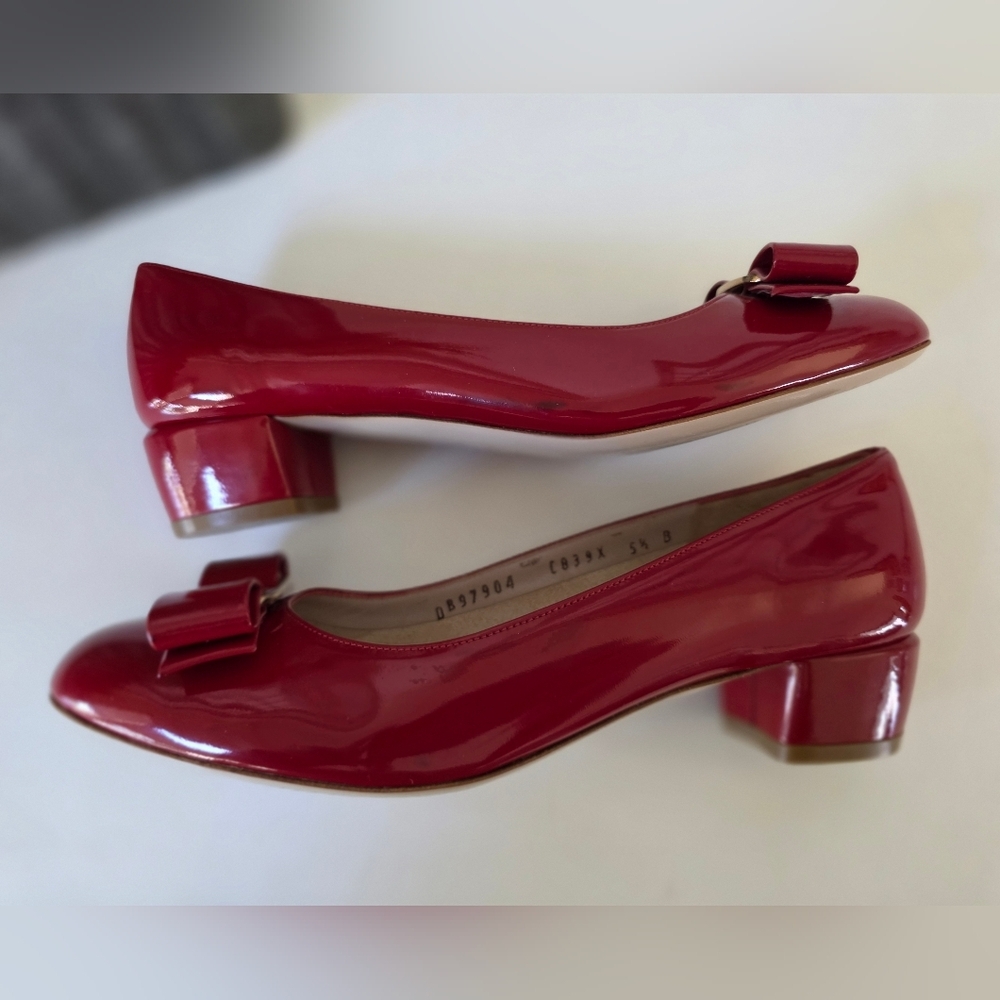 Salvatore Ferragamo Red Patent Vara Bow Ballet Flats Gold Logo Italy Size 5.5B - Picture 8 of 14